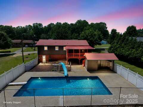 2011 Hampton Heights Street, Lenoir, NC 28645