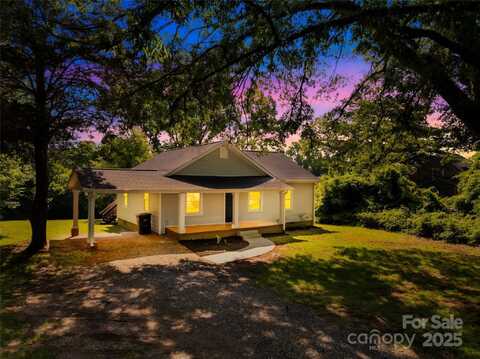 1528 Avondale Drive, Statesville, NC 28625