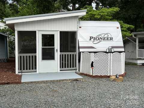 107 Pine Street, New London, NC 28127