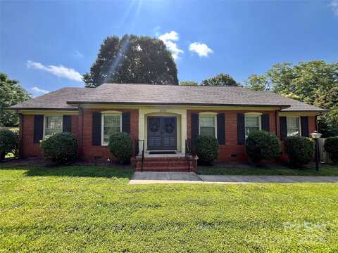 6301 Cherrycrest Lane, Charlotte, NC 28217