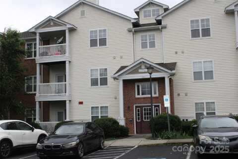 9823 Hyde Glen Court, Charlotte, NC 28262