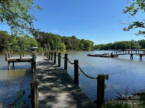6718 Emerald Isle Drive, Sherrills Ford, NC 28673