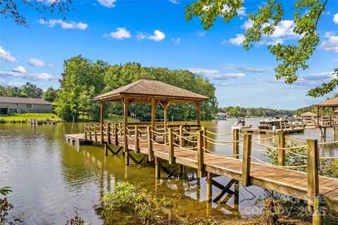 6644 Goose Point Drive, Denver, NC 28037