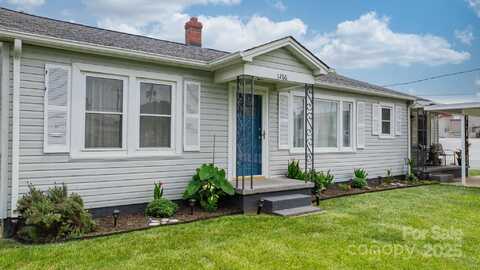 1266 18th Street NE, Hickory, NC 28601