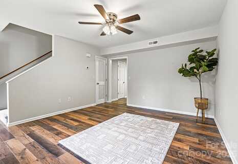729 Tenth Avenue NE, Hickory, NC 28601