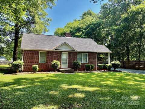 5722 Oak Drive, Charlotte, NC 28216