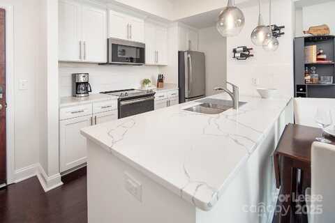 300 W Fifth Street, Charlotte, NC 28202