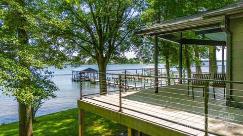 3248 Lake Shore Road S, Denver, NC 28037