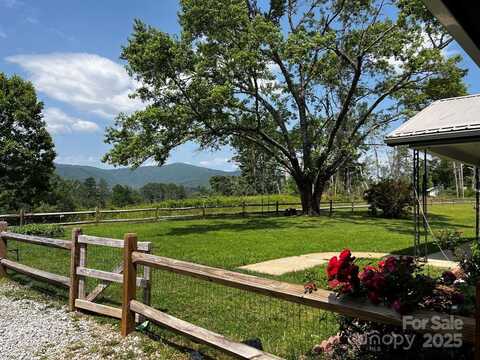 1649 Carters Ridge Road, Spruce Pine, NC 28777