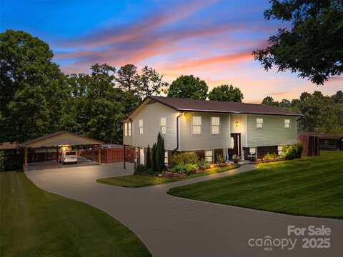 5 Granite Drive, Hendersonville, NC 28792