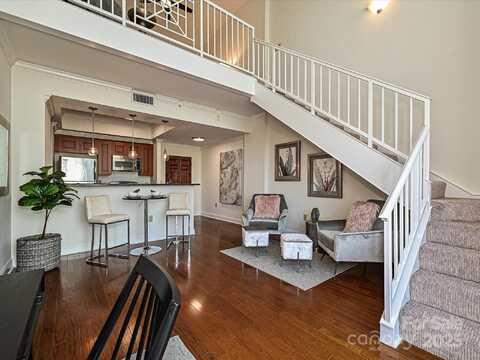 300 W 5th Street, Charlotte, NC 28202
