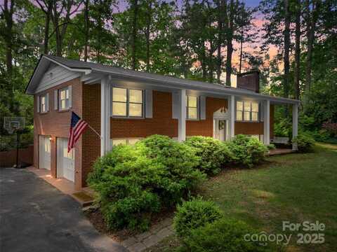 251 Sherwood Lane, Hendersonville, NC 28791