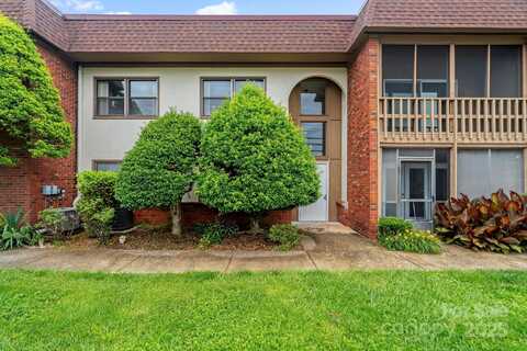 427 6th Avenue W, Hendersonville, NC 28739