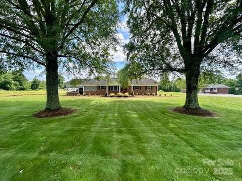 695 Pleasant Hill Road, Lenoir, NC 28645