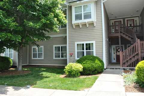 20 Foxden Drive unit: 203, Fletcher, NC 28732
