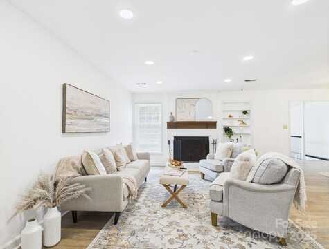 4905 Chestnut Lake Drive, Charlotte, NC 28227