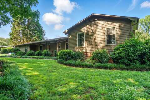 3135 Lake Shore Road S, Denver, NC 28037
