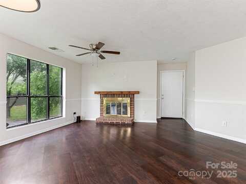 8202 Cedar Glen Drive, Charlotte, NC 28212