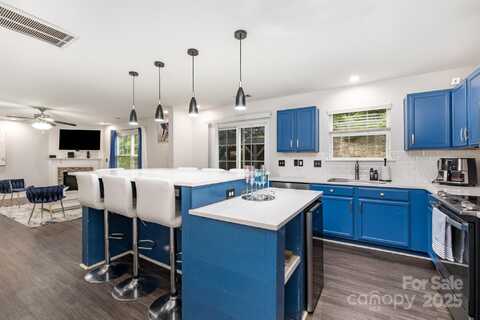 9524 Eagle Feathers Drive, Charlotte, NC 28214