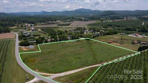 999 Pace Road, Hendersonville, NC 28792