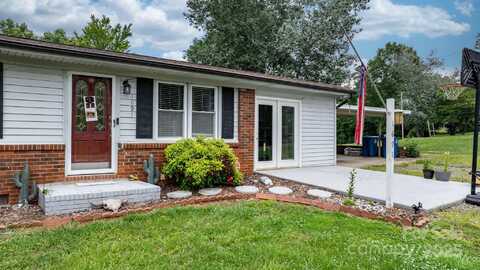 1691 Hill River Road, Hiddenite, NC 28636