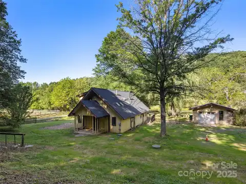 272 Pinners Cove Road, Asheville, NC 28803