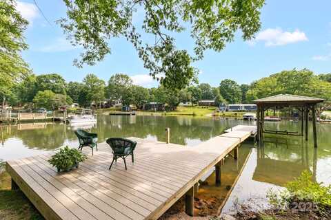 7232 Executive Circle, Denver, NC 28037