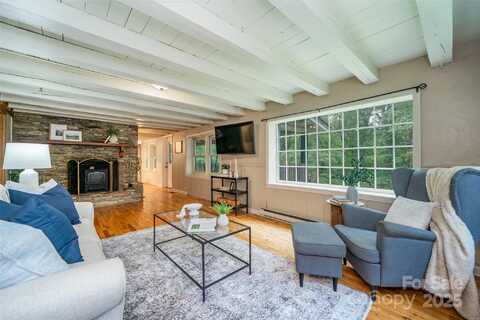 15 Wilson Way, Flat Rock, NC 28731