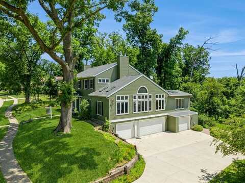 1916 Oak Knolls Ct SE, Cedar Rapids, IA 52403