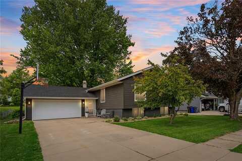 6927 Brentwood Drive NE, Cedar Rapids, IA 52402