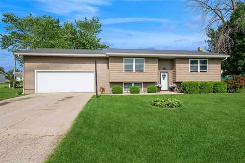 303 6th Avenue, Newhall, IA 52315