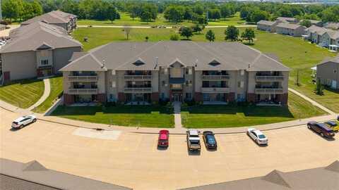 250 Cimarron Drive NE, Hiawatha, IA 52233