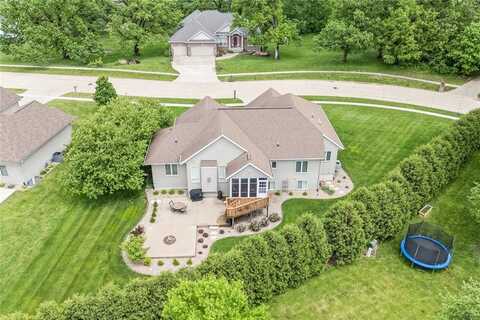 345 Oak Park Drive, Robins, IA 52328