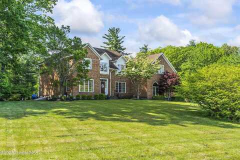 17 Brendan Lane, Niskayuna, NY 12309