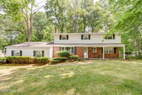 15 Garrison Lane, Clifton Park, NY 12019