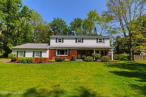 24 Valdepenas Lane, Clifton Park, NY 12065