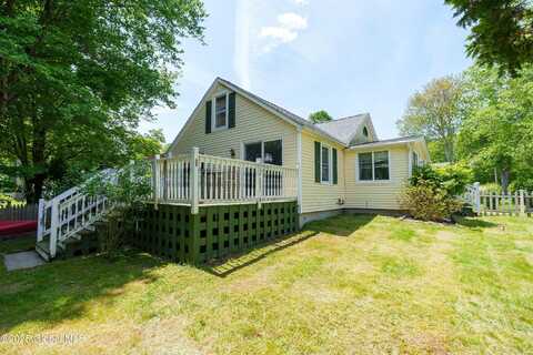 7 Fairfield Road, Sand Lake, NY 12018