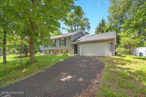 72 Algonquin Road, Halfmoon, NY 12065