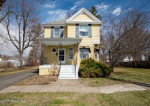 16 Oakwood Boulevard, Hudson, NY 12534