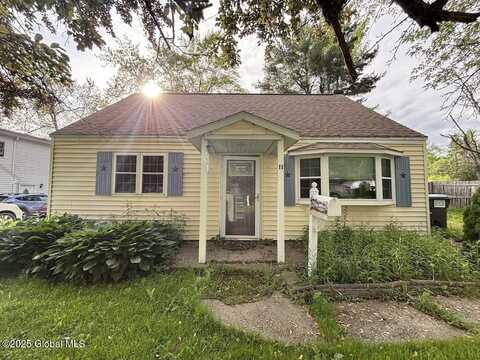 11 Luella Road, Colonie, NY 12110