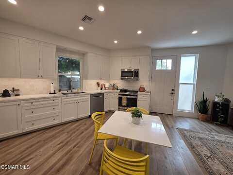 2796 Dalenhurst B (Adu) Place, Simi Valley, CA 93065