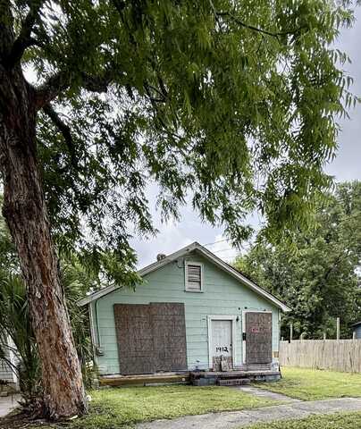 1912 English Street, North Charleston, SC 29405