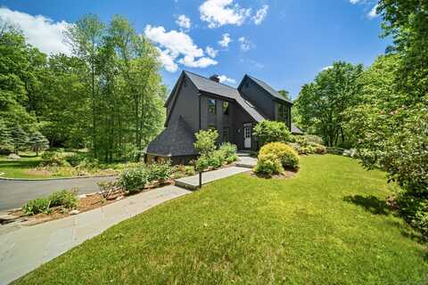 31 Poverty Hollow Road, Newtown, CT 06470