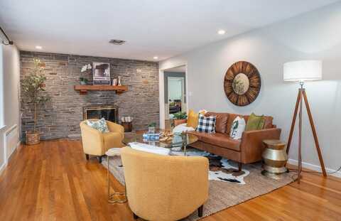 35 West Ridge Drive, West Hartford, CT 06117