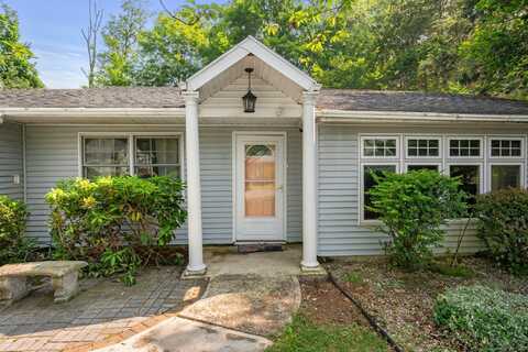 28 Tanglewood Drive, Hamden, CT 06518