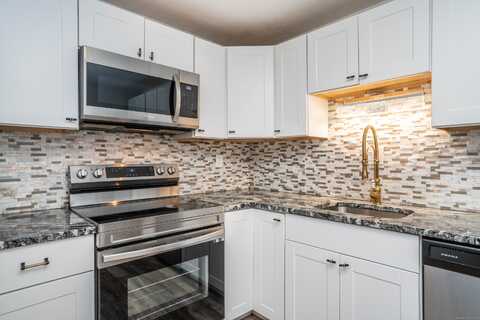 104 Oakwood Avenue, West Hartford, CT 06119