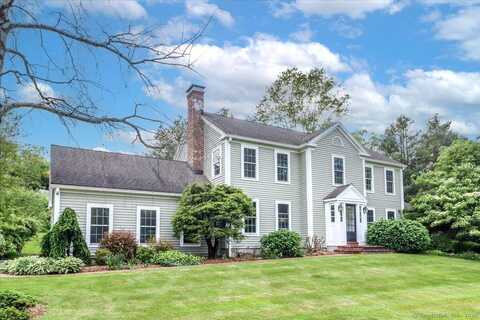 11 Wendover Road, Newtown, CT 06470
