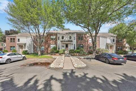 27 Wellington Drive, Farmington, CT 06032