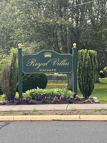 142 Hampton Court, Newington, CT 06111