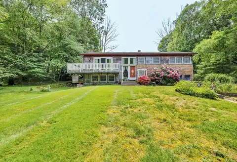 27 North Road, Waterford, CT 06385